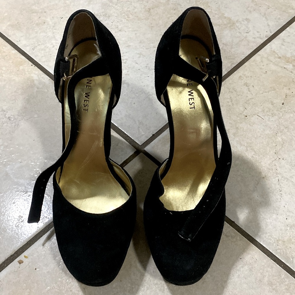 NINE WEST
SIZE - 8